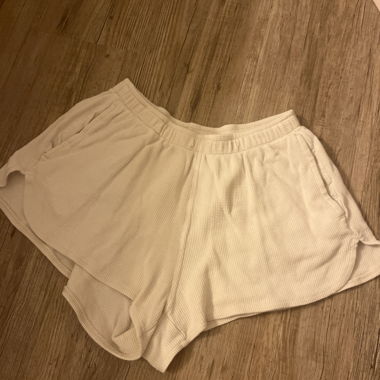 Beige Freizeit-Shorts