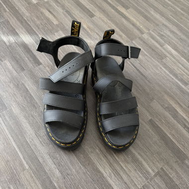 Sandali Dr. Martens neri