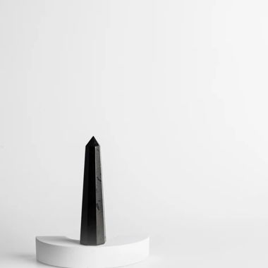 Schwarzer Turmalin Obelisk