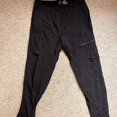 H&M schwarze Regular Fit Sporthose L