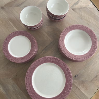 Geschirr-Set im Landhausstil