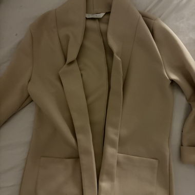 Cappotto beige Amisu con cintura