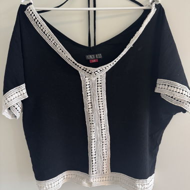 Blouse noire en dentelle