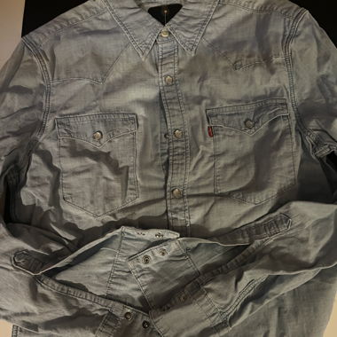 Levi’s Shirt 