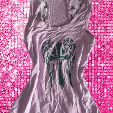 Rosa T-Shirt mit Zeichnung, grünes Kreuz y2k