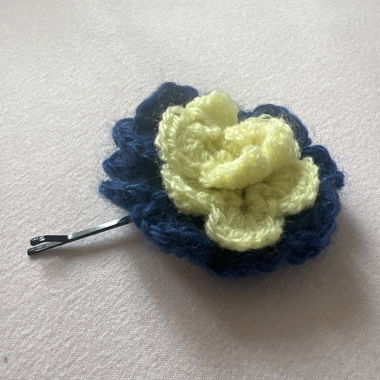 Habdmade crochet flower blue white