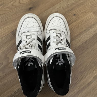 Adidas Forum Low blanc/noir