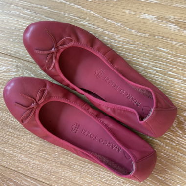 Ballerinas aus fuchsiafarbenem Leder MARCO TOZZI