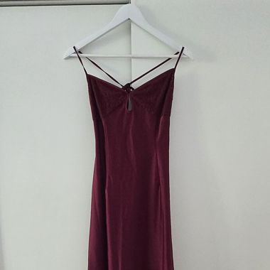 Maxikleid elegant bordeaux rot von Peppermayo
