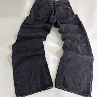 Jeans gris foncé à jambes larges