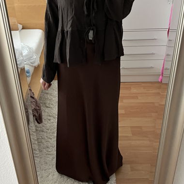 Jupe longue midi en satin marron