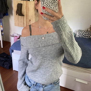 Compfy shoulderless sweater