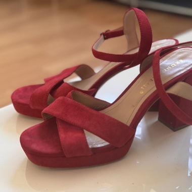 Elegante und bequeme Sandalen