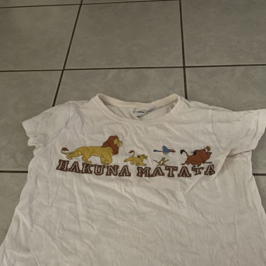 T Shirt blanc Disney hakuna matata ( le roi lion )
