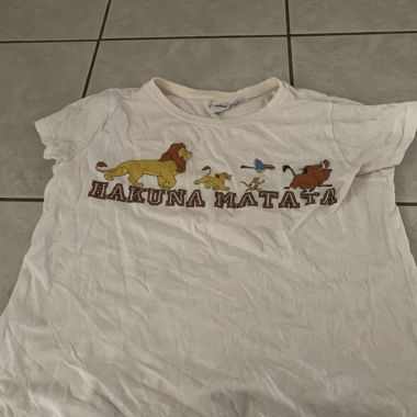 T Shirt blanc Disney hakuna matata ( le roi lion )