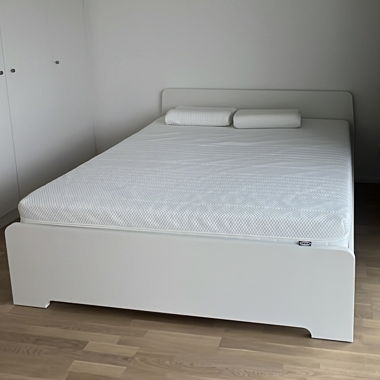 IKEA Malm Bett & Matratze (Weiss/Weiss, 200x160cm)