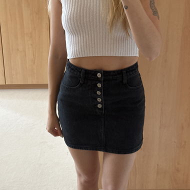 Jupe en jean noire avec patte de boutonnage