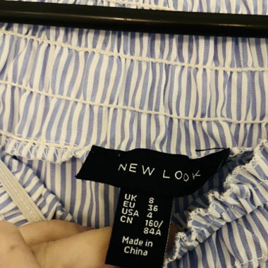 Hellblau-weiss getreifte Schulterfreie Bluse