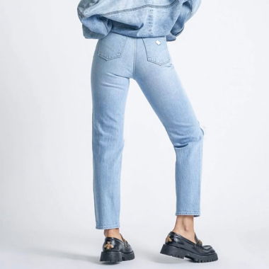 Abrand jeans with holes