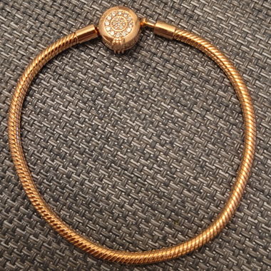 Bracciale con charm color oro