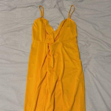 Elegantes langes gelbes Kleid