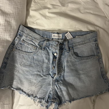 Pantaloncini in jeans con strass Zara