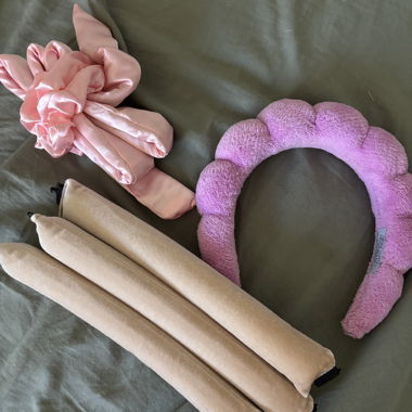 Hair accessories and heartless curls set 