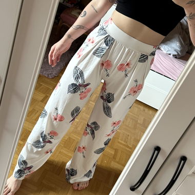 Weite Hose mit Blumenmuster