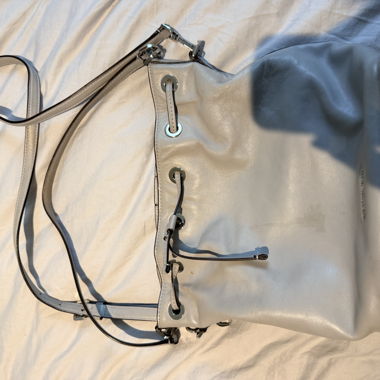 Borsa a tracolla in pelle grigia di Michel Kors