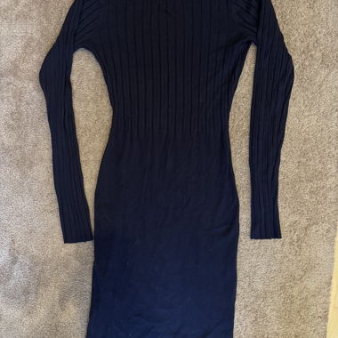 Robe en maille noire à manches longues