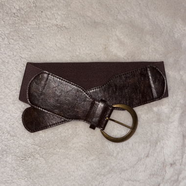 Ceinture élastique en similicuir avec boucle dorée