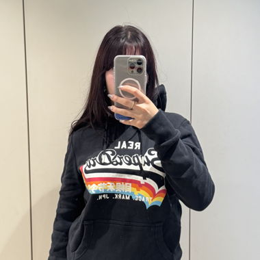 Schwarzer Hoodie