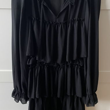 Schwarzes Kleid