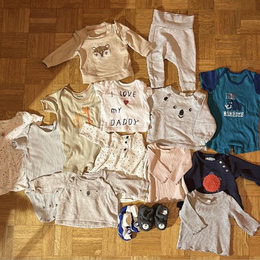 Set mit 15 Babykleidungsstücken (0–3 Monate)