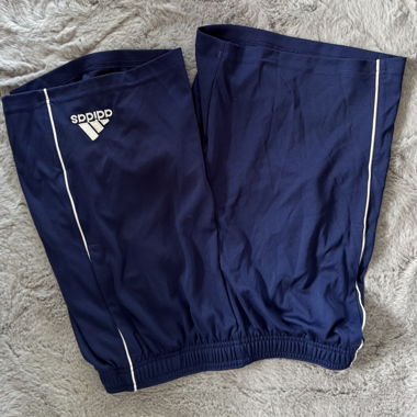 Short de sport Adidas bleu