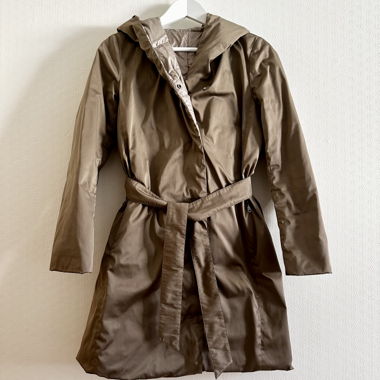 Weekend MaxMara taupe down coat with belt