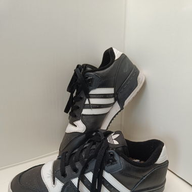 Adidas Originals rivalry low