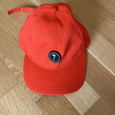 Peak Performance Orange cap