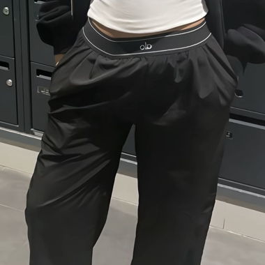 Alo Yoga • Trousers