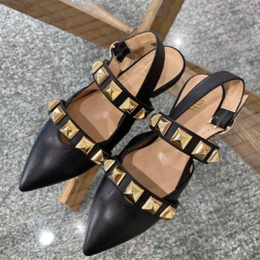 Ballerines noires en cuir Ovye avec clous pointure 36