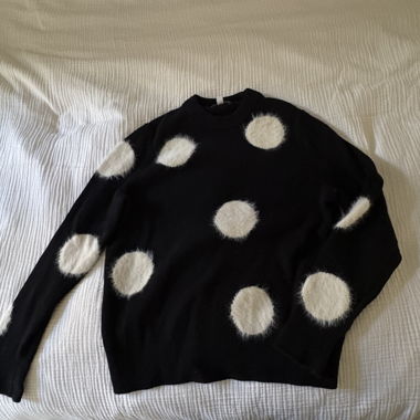 Schwarzer Pullover mit weissen Punkten COS Grösse M