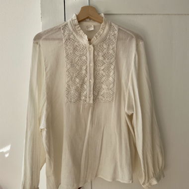 Ecru-Bluse mit Spitze von Des Petits Hauts
