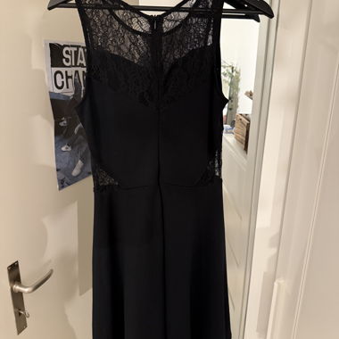 Schwarzes Ärmelloses Spitzenkleid