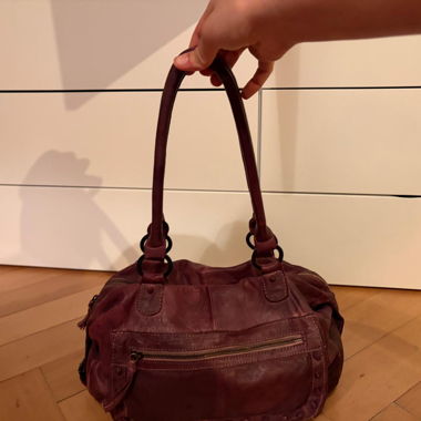 Bordeaux leather handbag