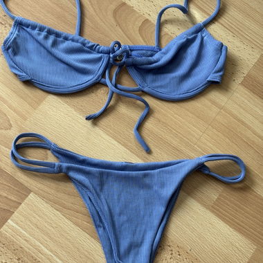 Bikini bleu côtelé