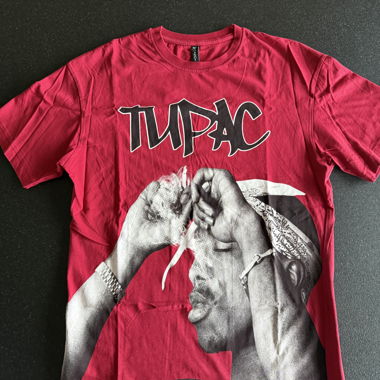 T-shirt rosso con stampa Tupac