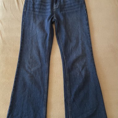 Dunkelblaue Jeans Flared