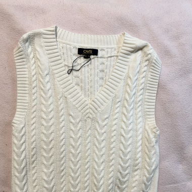 Maglione senza maniche.