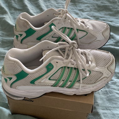 Adidas Sneakers 