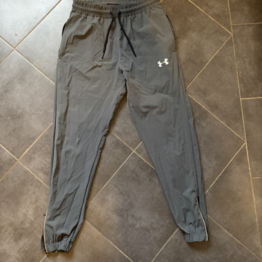 Pantaloni da allenamento Under Armour grigi